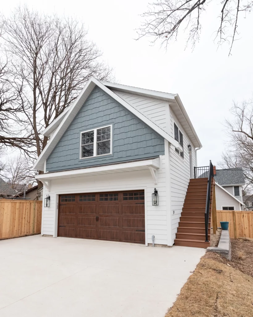 Projects 6 A New Garage with Guest Suite Adds Space and Style