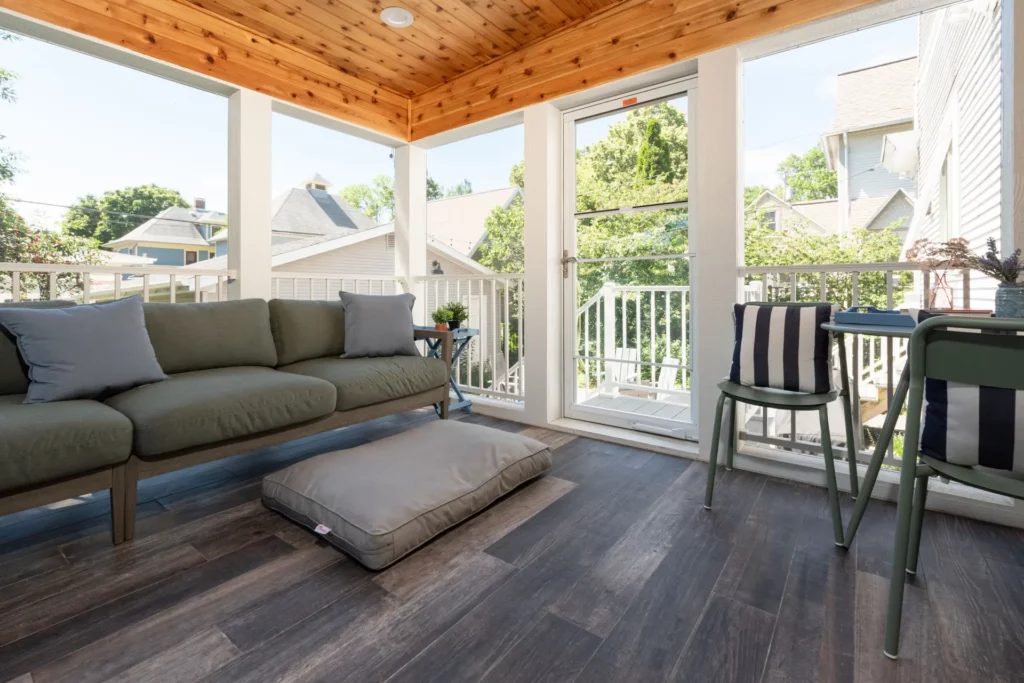 A Custom Screened-In Porch for Year-Round Enjoyment 2 DSC 8784